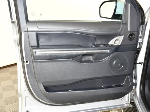 Used 2023 Ford Expedition XLT AWD/4WD image 24