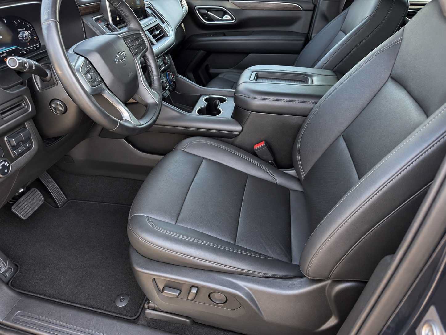Used 2022 Chevrolet Suburban Z71 w/ Z71 Off-Road Package AWD/4WD image 14