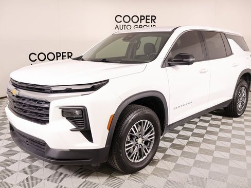Used 2024 Chevrolet Traverse LS image 10