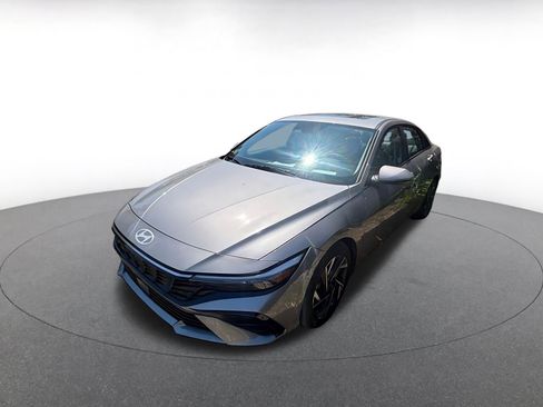 Used 2025 Hyundai Elantra Limited image 4