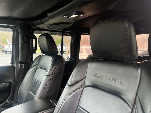 Used 2018 Jeep Wrangler Unlimited Sahara image 5