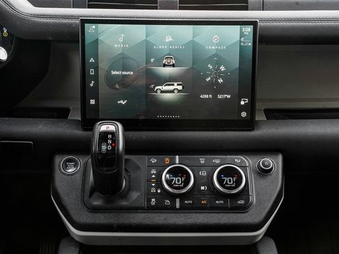 Used 2023 Land Rover Defender 130 X-Dynamic SE image 14