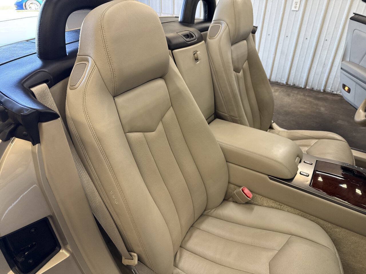 Used 2006 Cadillac XLR RWD image 30