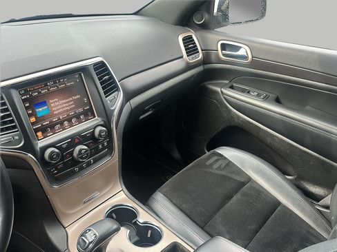 Used 2015 Jeep Grand Cherokee Altitude AWD/4WD image 16