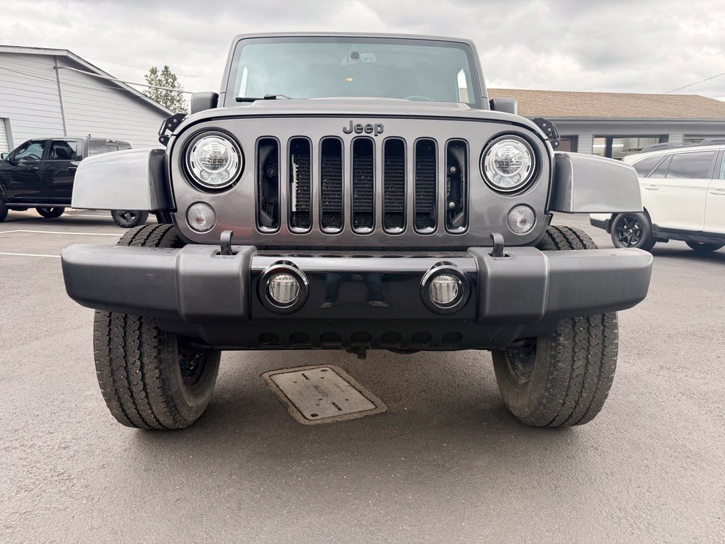 Used 2018 Jeep Wrangler Unlimited Sahara w/ Max Tow Package AWD/4WD image 8