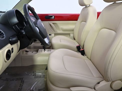 Used 2010 Volkswagen Beetle Convertible FWD image 17