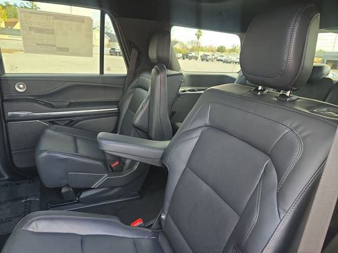 New 2026 Lincoln Navigator Reserve image 17