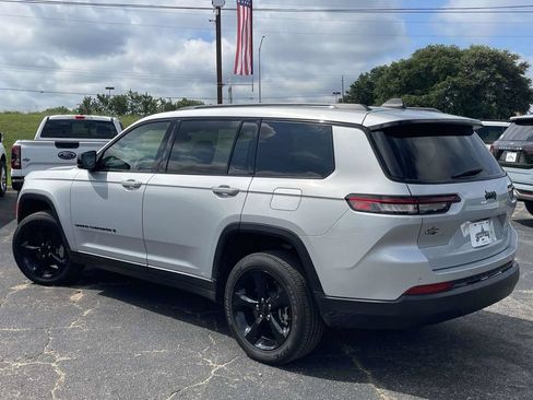 Used 2024 Jeep Grand Cherokee L Altitude RWD image 5