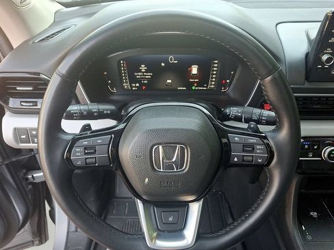 Used 2025 Honda Pilot Elite image 23