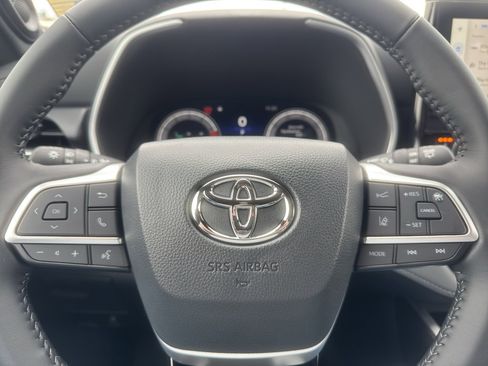 New 2026 Toyota Highlander XSE image 17