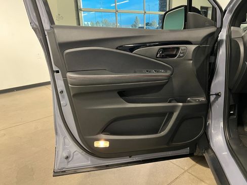 Used 2025 Honda Passport Black Edition image 28