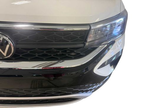 Certified 2024 Volkswagen Taos SE w/ Panoramic Sunroof Package AWD/4WD image 5