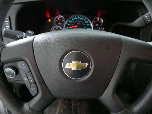 Used 2025 Chevrolet Express 3500 LT w/ LT Preferred Equipment Group image 25