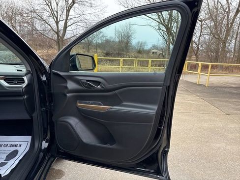 Used 2021 GMC Acadia SLE w/ Driver Convenience Package image 18