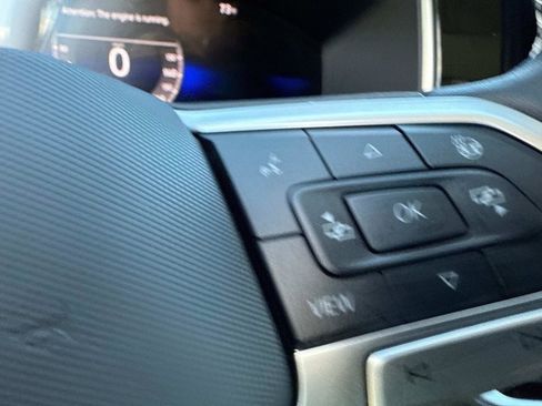 Used 2025 Volkswagen Taos SEL image 27