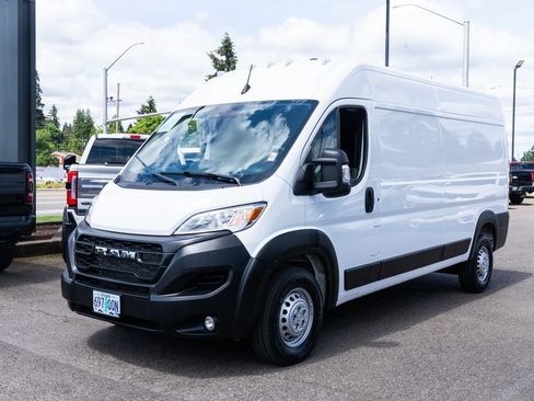 Used 2026 RAM ProMaster 2500 w/ Convenience Group FWD image 3