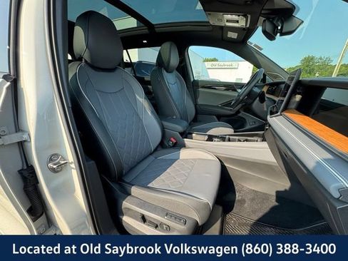 Certified 2025 Volkswagen Tiguan SEL R-Line AWD/4WD image 28