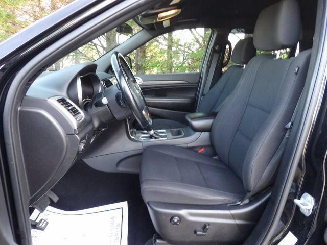 Used 2020 Jeep Grand Cherokee Laredo AWD/4WD image 12