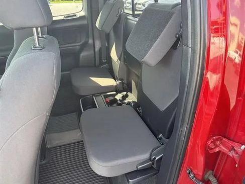 Used 2018 Toyota Tacoma TRD Off-Road AWD/4WD image 13