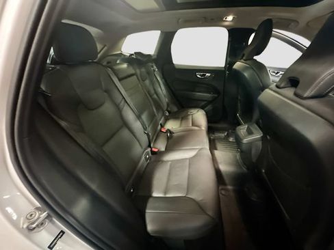 Used 2019 Volvo XC60 T6 Momentum w/ Multimedia Package AWD/4WD image 29