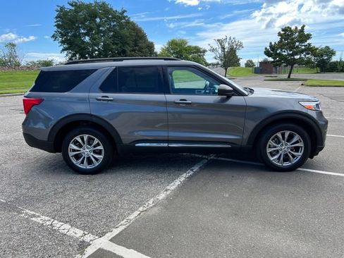 Used 2023 Ford Explorer XLT w/ Equipment Group 202A AWD/4WD image 12