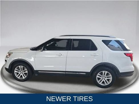 Used 2018 Ford Explorer XLT w/ Equipment Group 202A AWD/4WD image 5