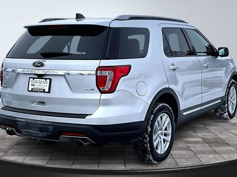 Used 2019 Ford Explorer XLT image 5