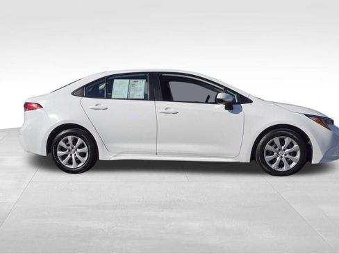 Used 2023 Toyota Corolla LE image 2