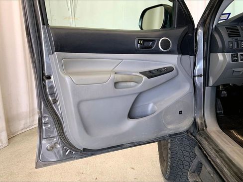 Used 2012 Toyota Tacoma Base w/ TRD Sport Pkg image 21