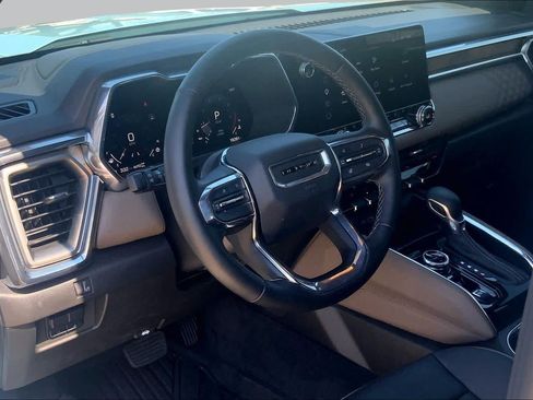 Used 2025 GMC Canyon Denali AWD/4WD image 17