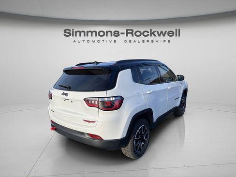 Used 2025 Jeep Compass Trailhawk AWD/4WD image 7
