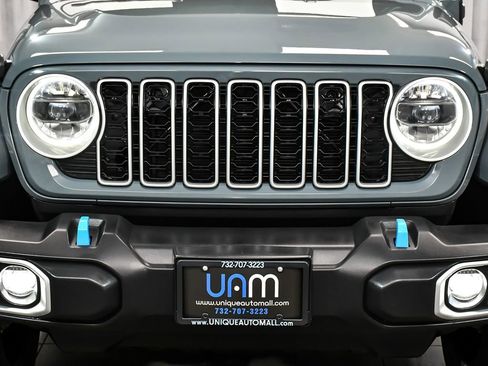 Used 2024 Jeep Wrangler Unlimited Sahara AWD/4WD image 60