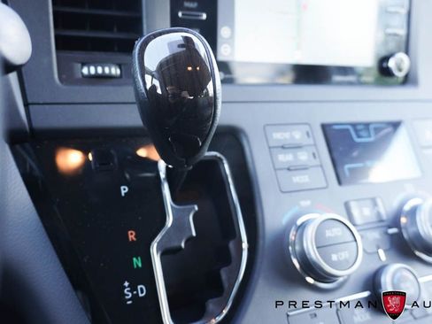Used 2019 Toyota Sienna XLE w/ XLE Navigation Package FWD image 33