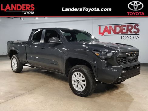 Used 2025 Toyota Tacoma SR5 image 1