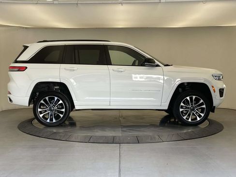 Used 2025 Jeep Grand Cherokee Overland AWD/4WD image 6