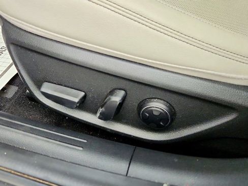 Used 2023 Genesis G70 2.0T image 10