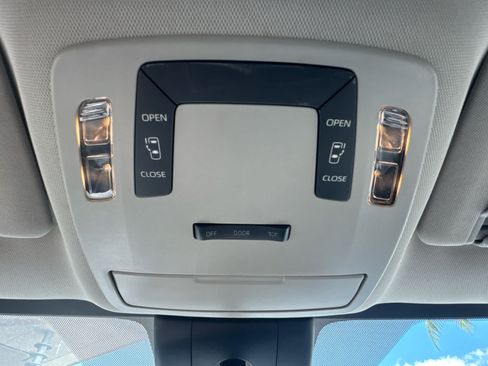 Used 2023 Toyota Sienna LE FWD image 20