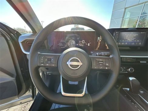 Used 2025 Nissan Kicks S image 17
