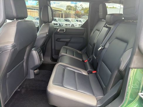 Used 2025 Ford Bronco Outer Banks AWD/4WD image 13