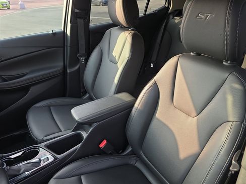 Used 2024 Buick Encore GX Sport Touring image 13