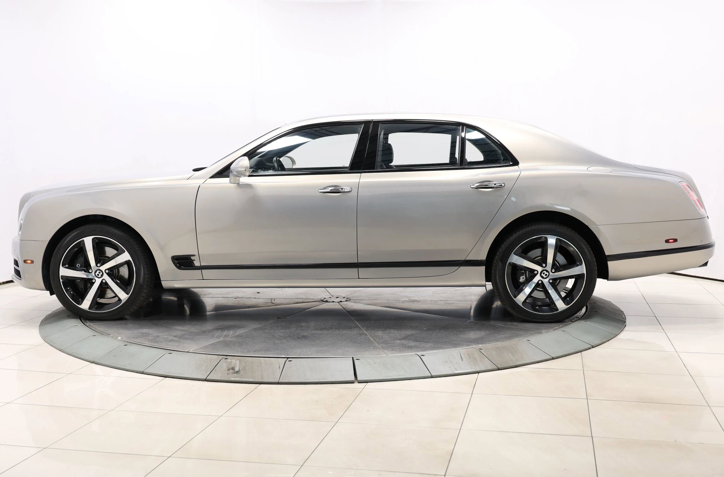 Used 2018 Bentley Mulsanne RWD image 9