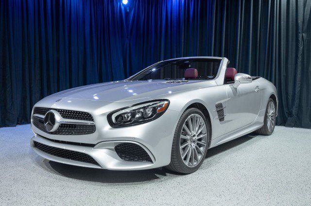 Used 2019 Mercedes-Benz SL 550 image 2