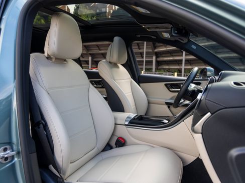 Used 2025 Mercedes-Benz GLC 350e 4MATIC image 55