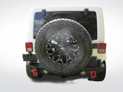 Used 2017 Jeep Wrangler Unlimited Sahara w/ Connectivity Group image 9