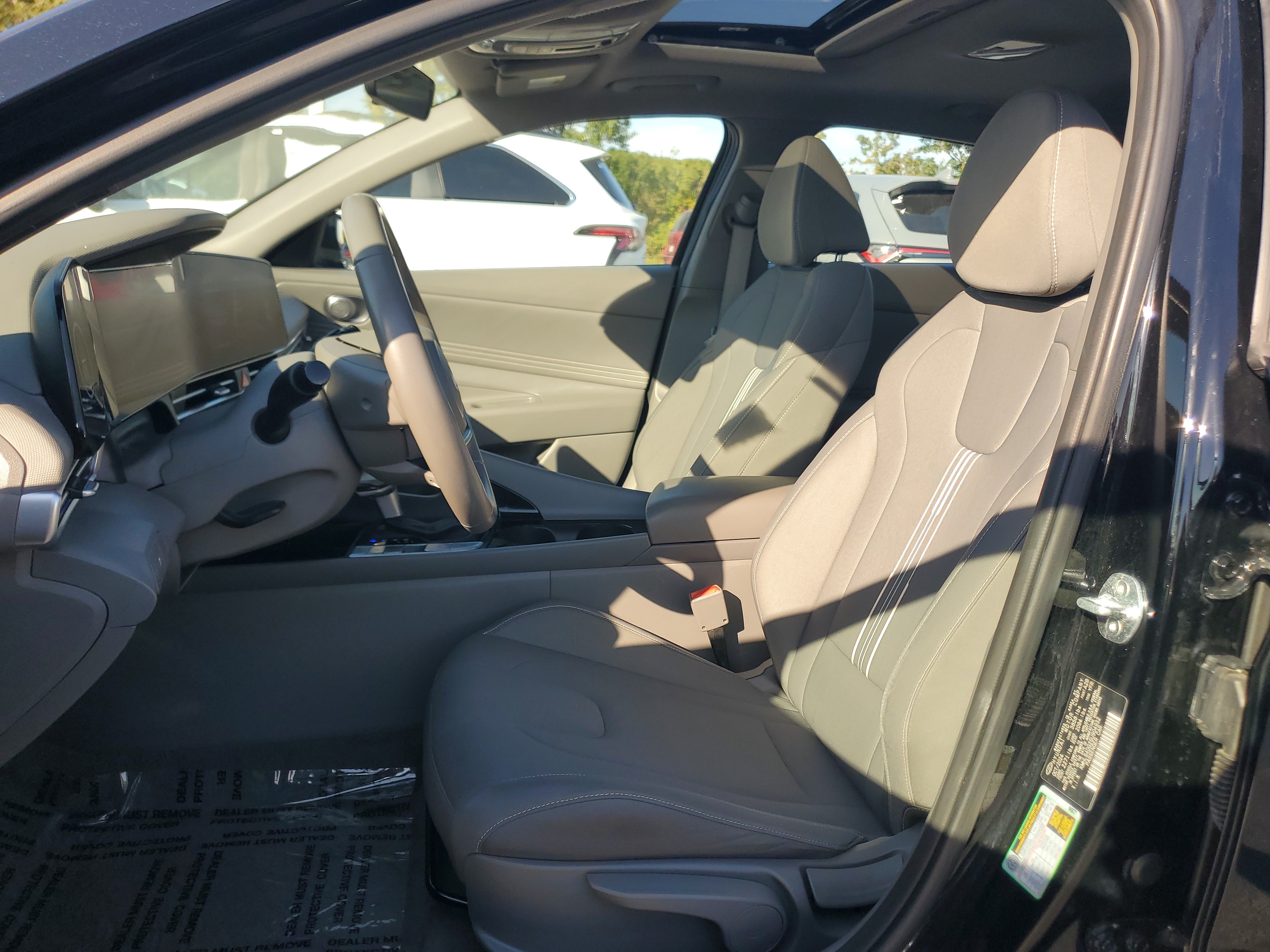 Used 2025 Hyundai Elantra SEL FWD image 21