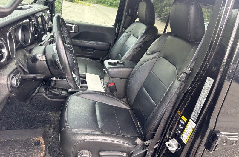 Used 2022 Jeep Wrangler Unlimited Sahara AWD/4WD image 10