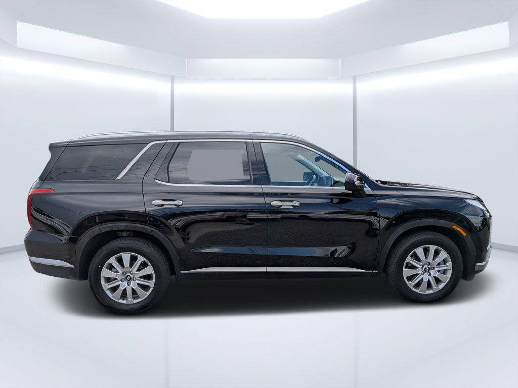 Used 2025 Hyundai Palisade SEL FWD image 2