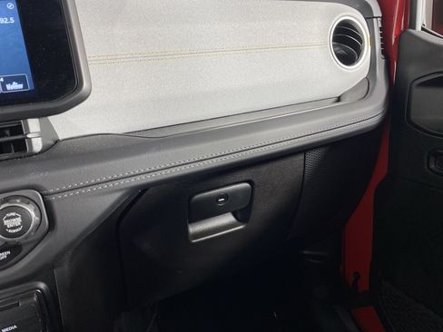 Used 2025 Jeep Wrangler Unlimited Sahara w/ Safety Group AWD/4WD image 35