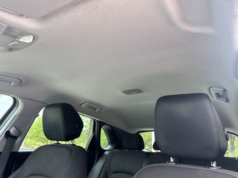 Used 2019 Hyundai Elantra GT FWD image 29