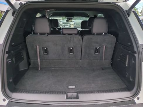 Used 2025 Chevrolet Traverse LT FWD image 14